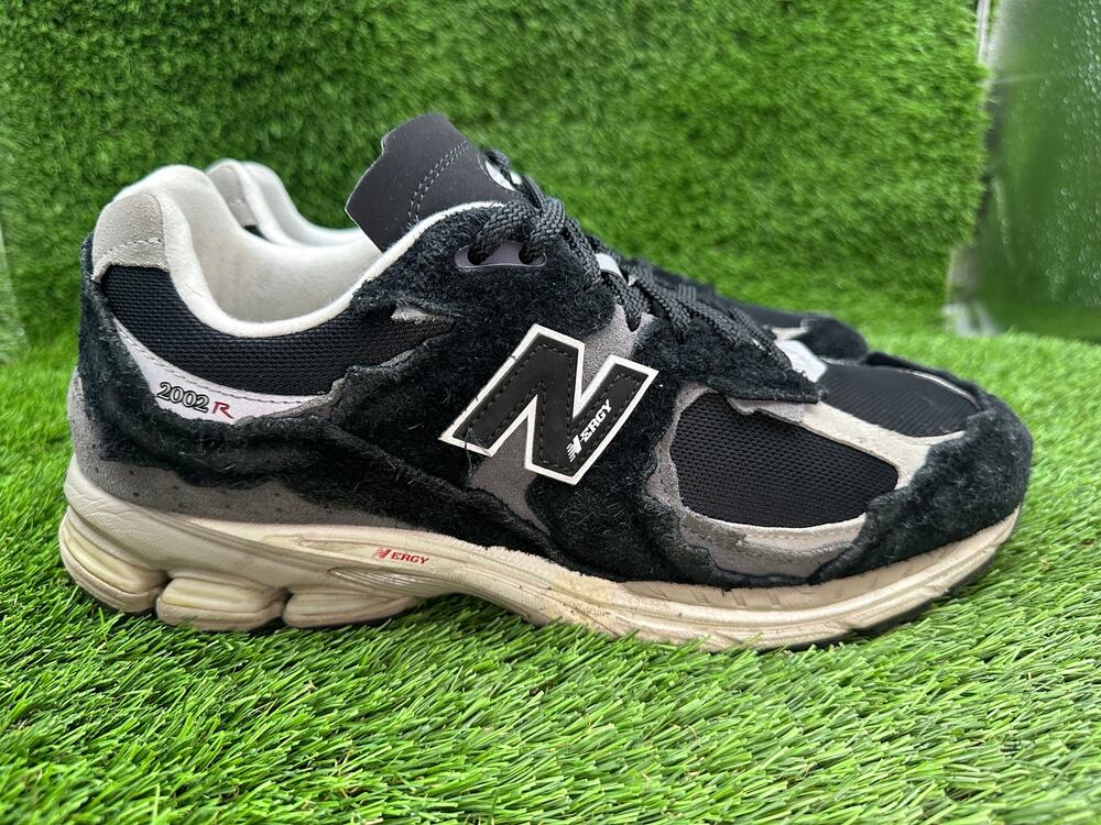 New Balance 2002R M2002RDJ Athletic Sneaker Men's 13D Black Suede Jogging Sports